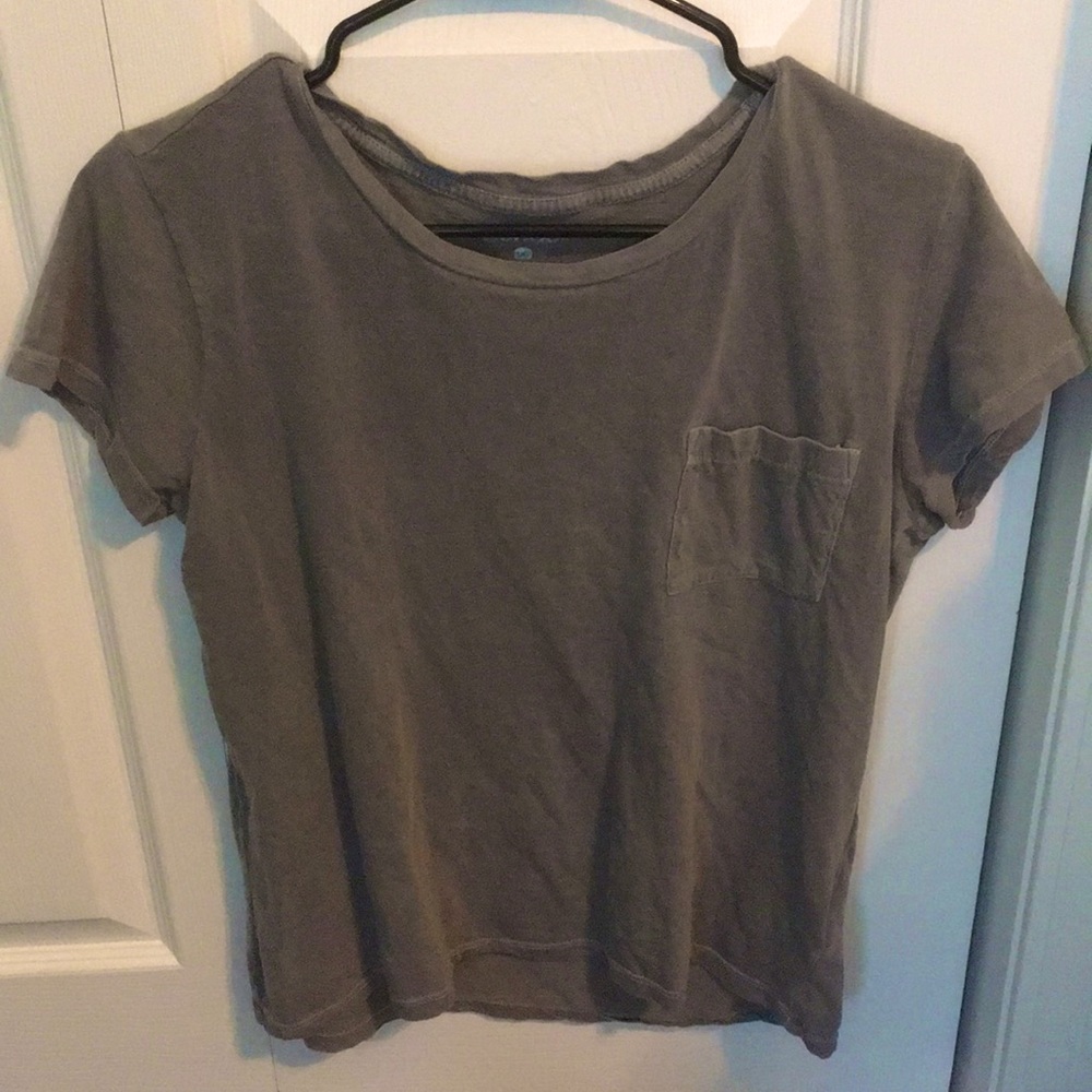 Grey shirt sleeved t-shirt